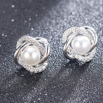 Huitan Biela Imitácia Perly Stud Náušnice pre Ženy Elegantné Svadobné Svadobné Zapojenie Doplnky Strany Lesklý CZ Luxusné Šperky