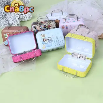 Módne Kovové Mini Kufor pre Bábiky Miniatúrne Hračky batožinového priestoru domček pre bábiky, Dekorácie Krásne Malé Spojka Šperky Box Bábika Kabelka