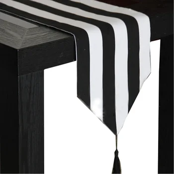 Stôl Runner Strapec Elegantné Prúžkované Čierno Biely Jedálenský Stôl Dekor Luxusných Domov Svadobné Party Dekoratívne Stolové Vlajky Zahŕňa