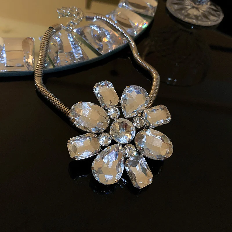 FYUAN Luxusný Veľký Kvet Crystal Choker Náhrdelníky pre Ženy Geometrické Reťazca Náhrdelníky Svadobné Hostiny, Šperky Obrázok 1