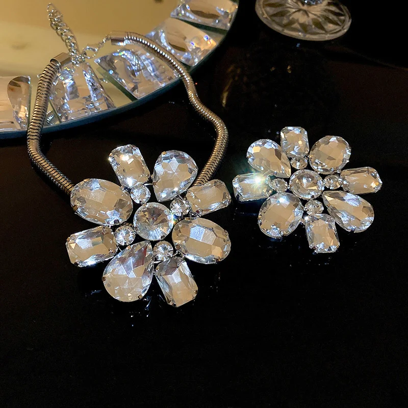 FYUAN Luxusný Veľký Kvet Crystal Choker Náhrdelníky pre Ženy Geometrické Reťazca Náhrdelníky Svadobné Hostiny, Šperky Obrázok 4