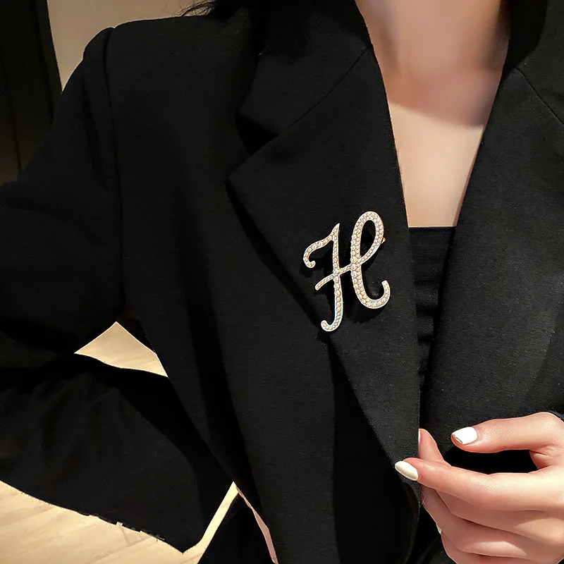 MOGAKU Písmeno M&H Brošňa pre Ženy, Módny Dizajn Pearl Preklopke Kolíky Ženský Oblek Kabát Príslušenstvo All-zápas Trendy Corages Obrázok 2